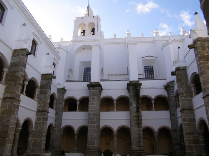 Vista exterior do Convento do Espinheiro